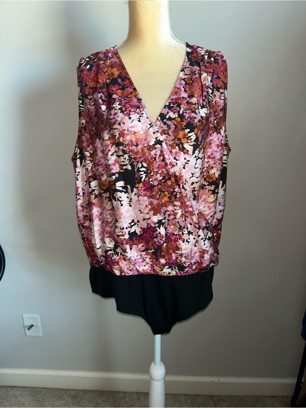 NWT nine britton Pink, Rust and Black Fall Floral Wrap-Front Bodysuit Sz XXL